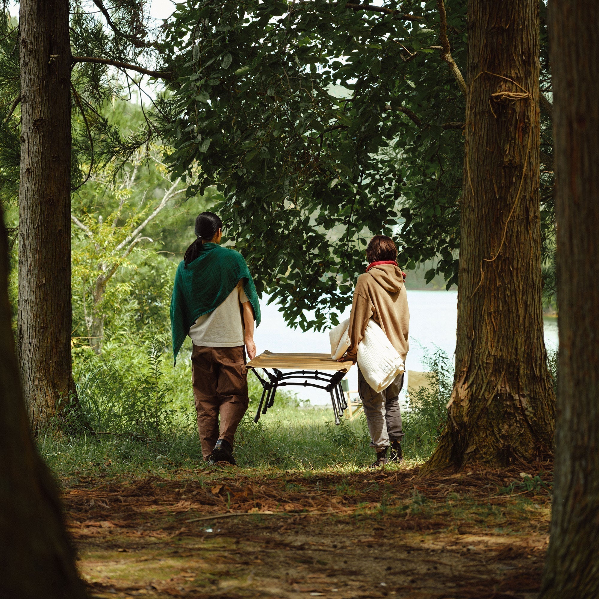 定番の2.5重ガーゼ・マフラーに加えて、新たにロングサイズをリリースする。