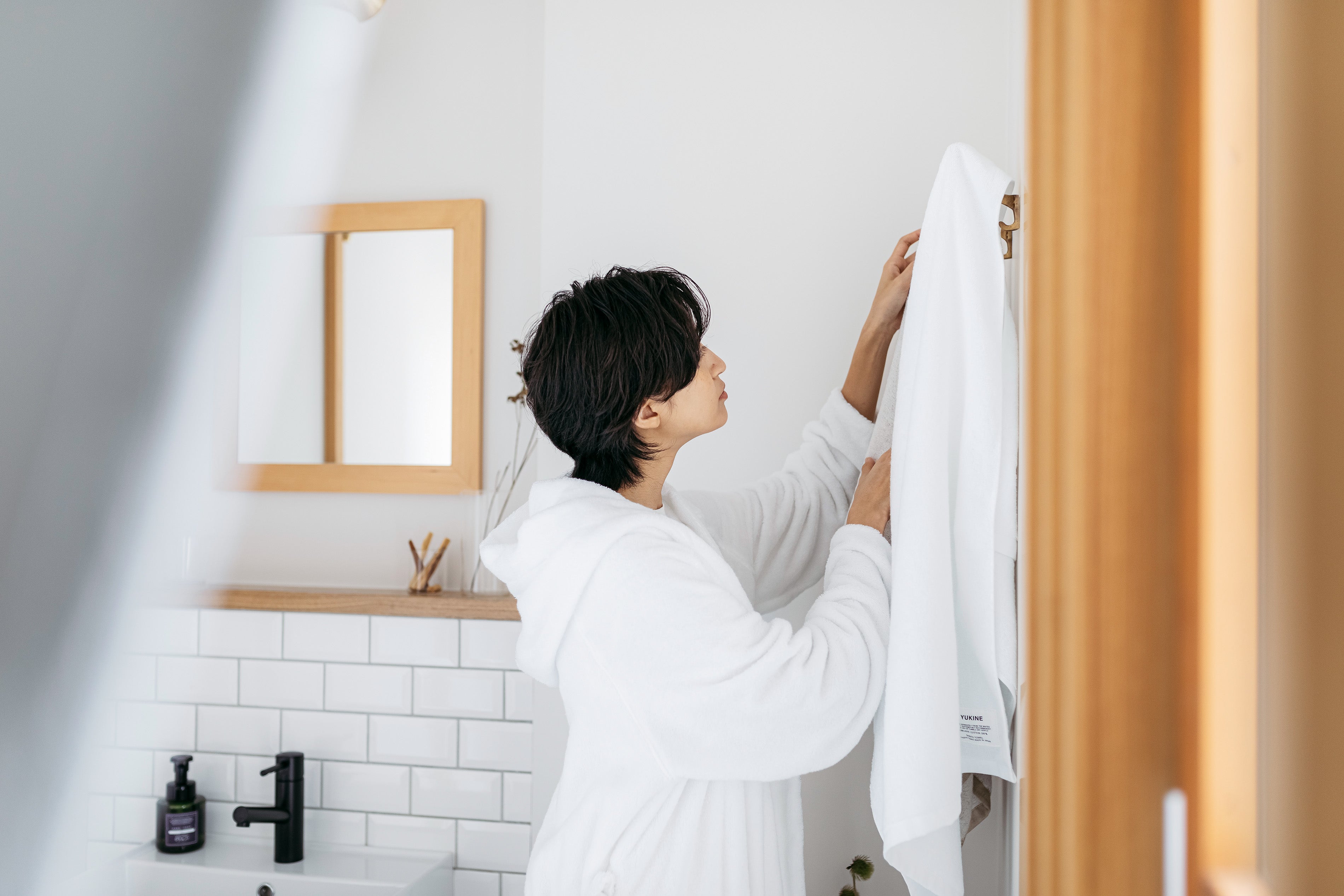 自身の体験をもとにバスローブをつくる ⑴