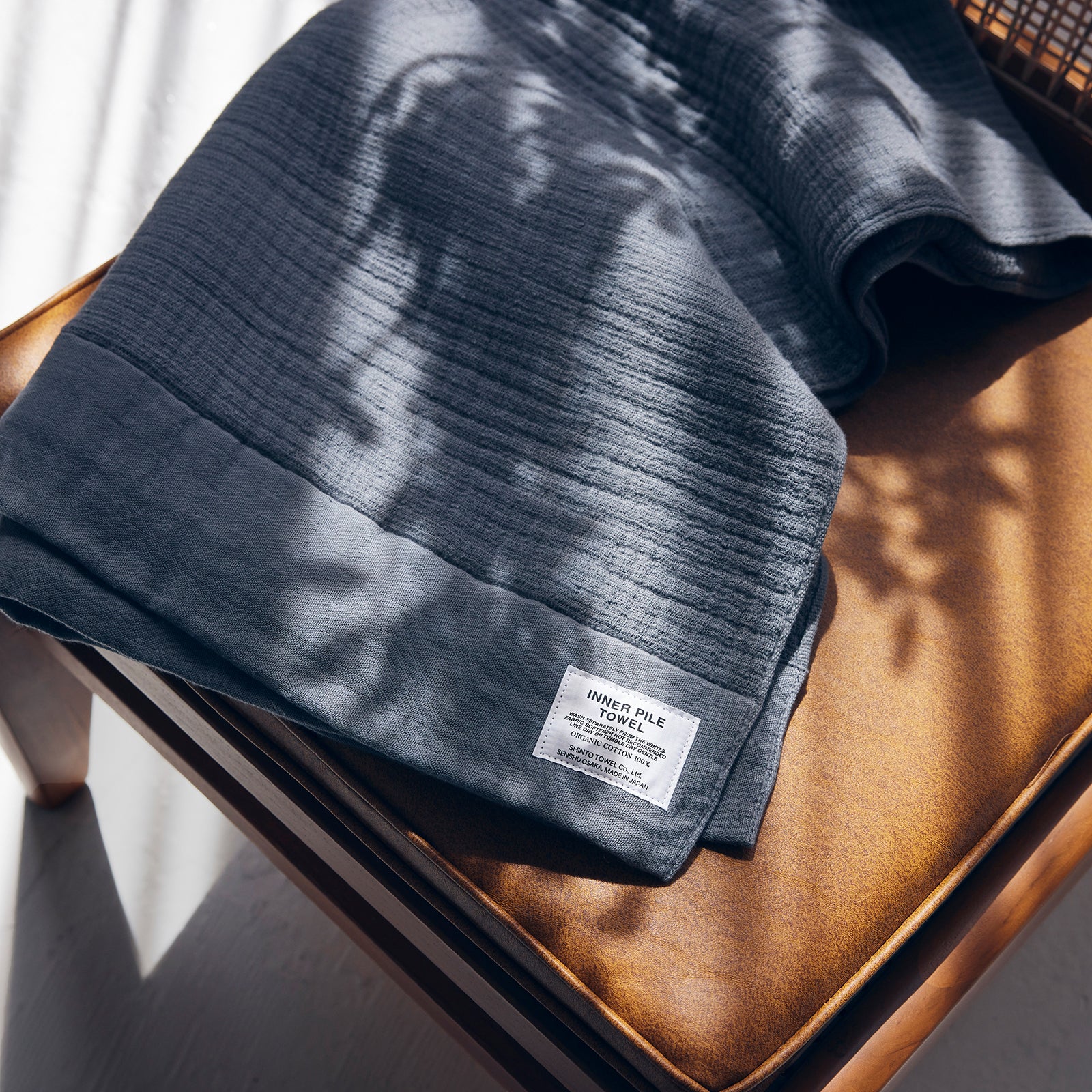 INNER PILE バスタオル|オーガニックコットン100%|ボリュームがあるのに軽くて柔らかく、泉州タオルの伝統製法で引き出す高い吸水性を備えています|SHINTO TOWEL STORE