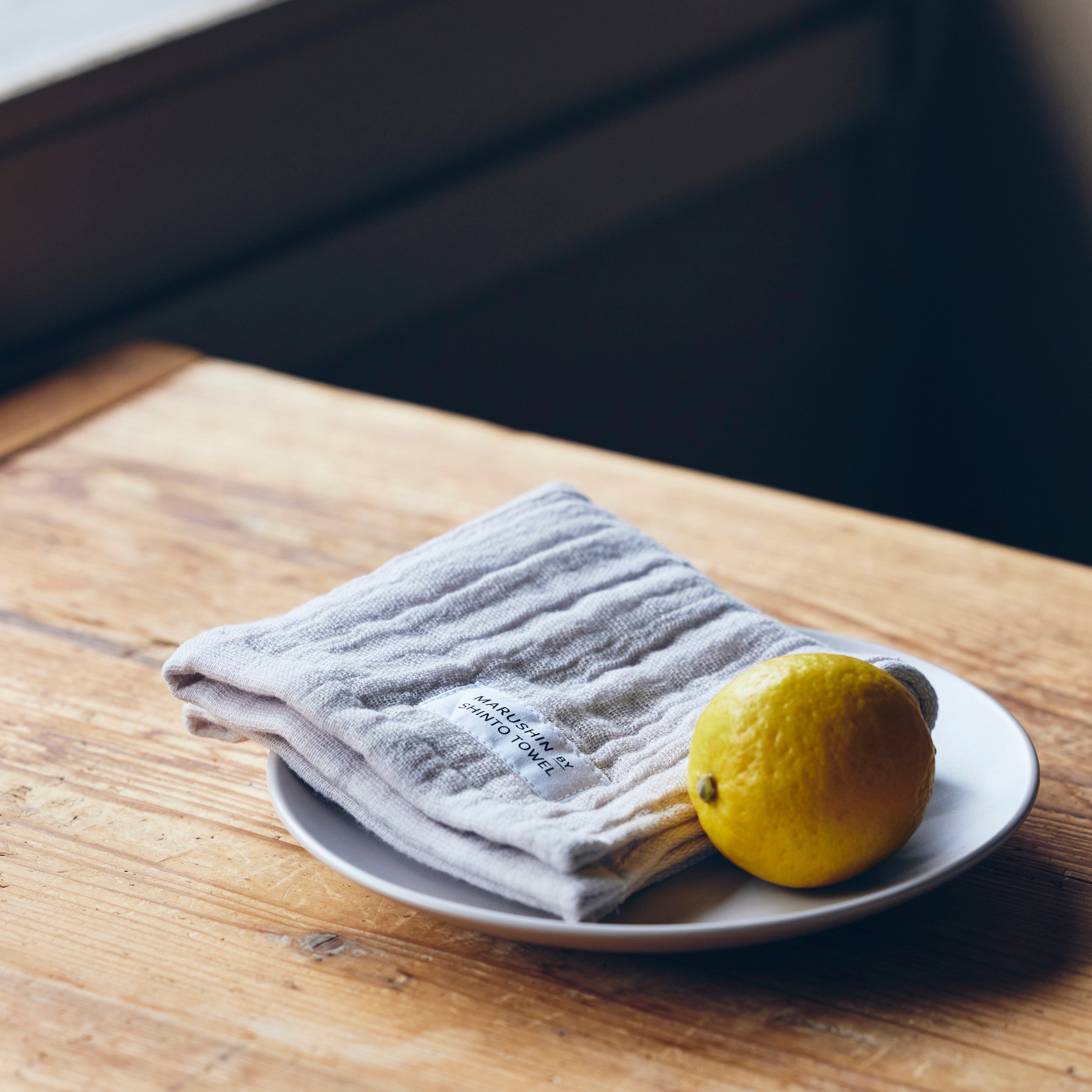 〈ランダムガーゼ〉ハンドタオル2枚(グレー ⁄ ピンクグレー)箱入り