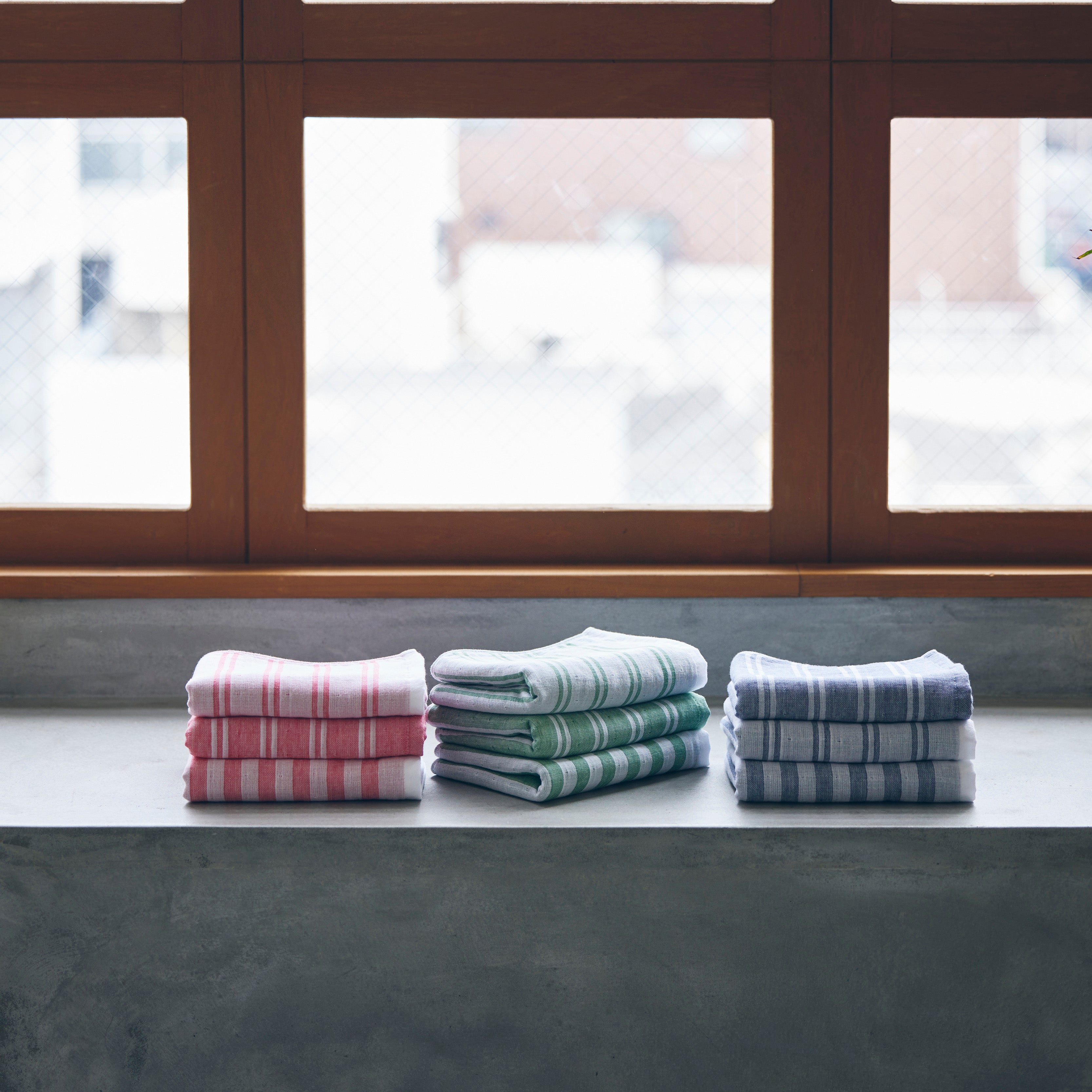 〈シマ-ダブル白地〉フェイスタオル 箱入り