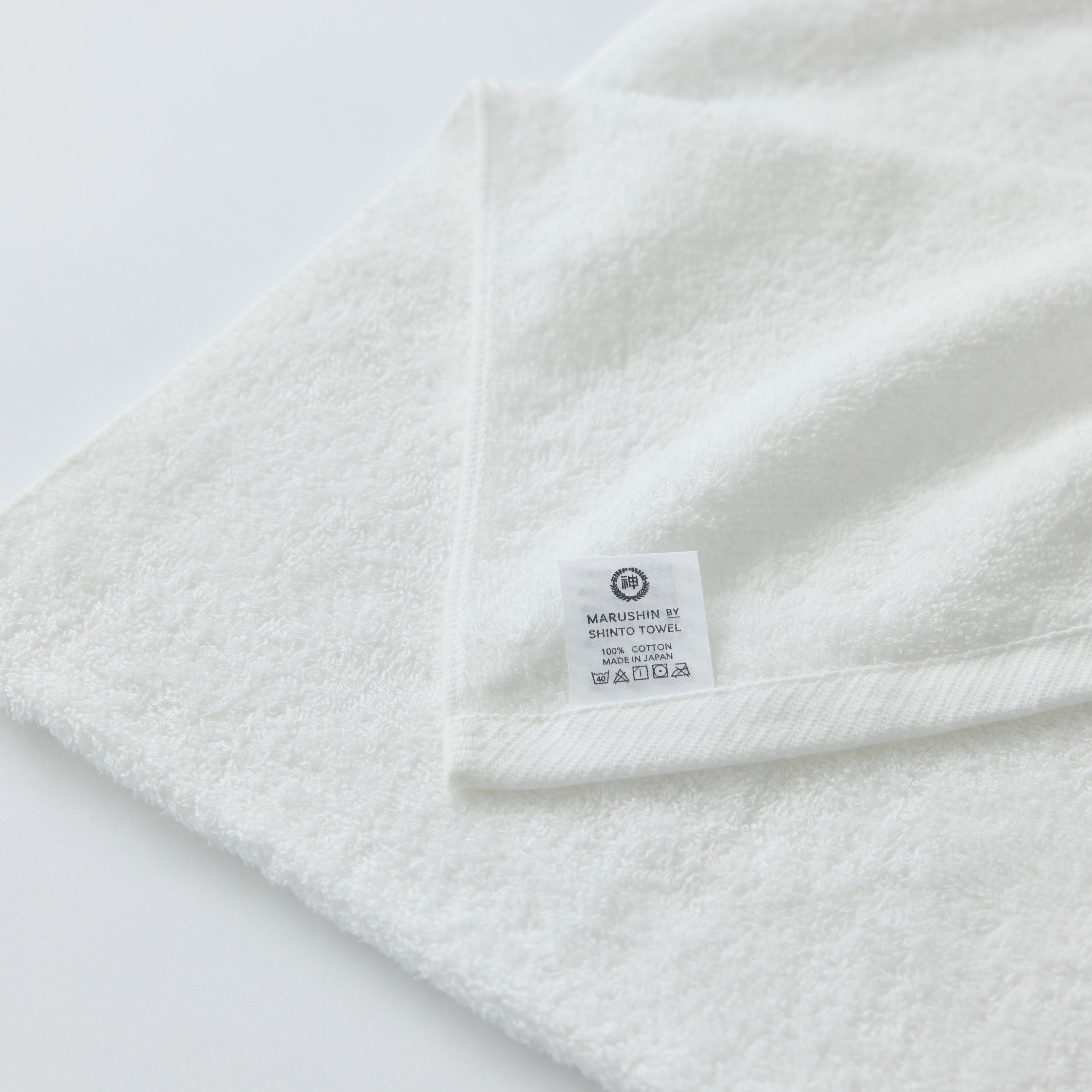 〈ユキネサラシ〉ハンドタオル2枚(オフホワイト ⁄ ブルー)箱入り