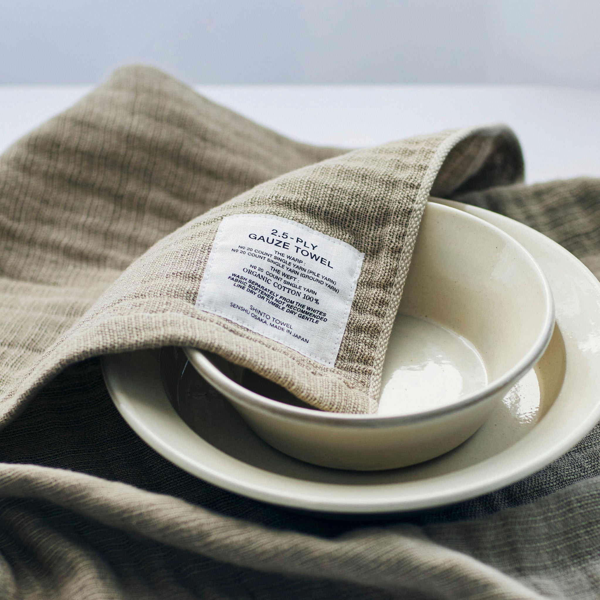 2.5-PLY GAUZE ティータオル|オーガニックコットン100%|速乾性に優れ、変則的に織ることによって独特の風合いと肌触りに仕上げた、軽やかなガーゼタオル|SHINTO TOWEL STORE