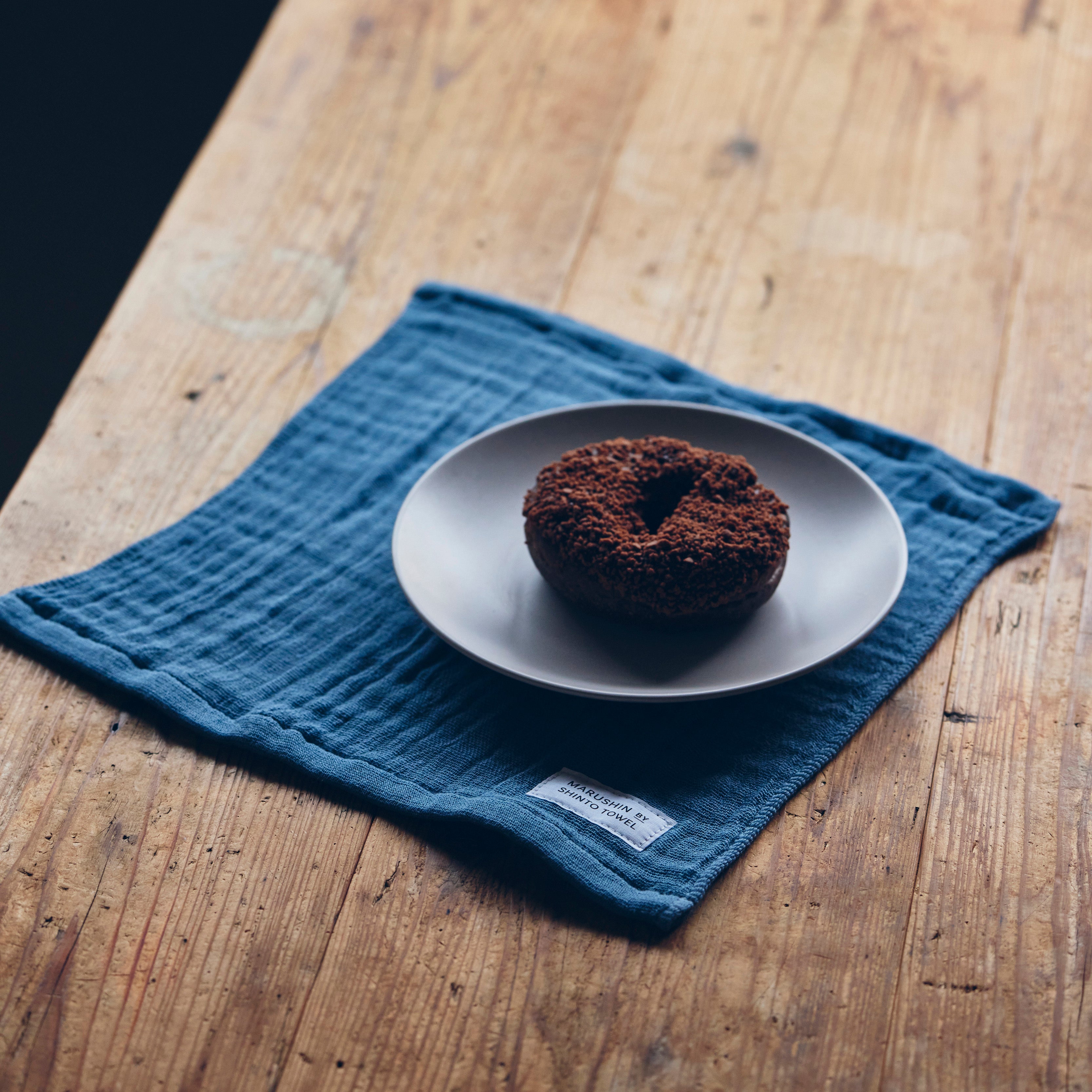 〈ランダムガーゼ〉ハンドタオル2枚（オフホワイト ⁄ ブルー）