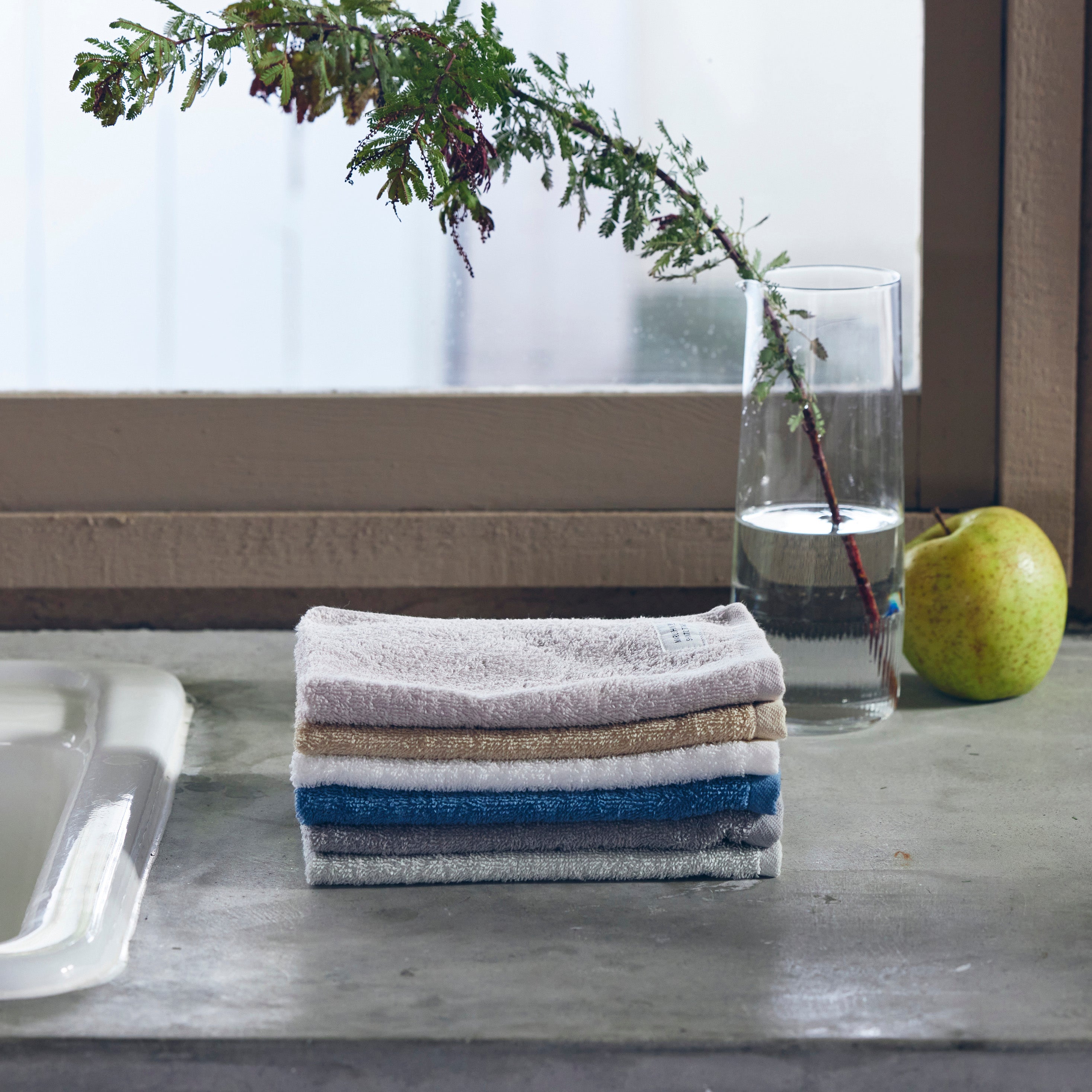 〈ユキネサラシ〉ハンドタオル2枚（オフホワイト ⁄ ブルー）箱入り