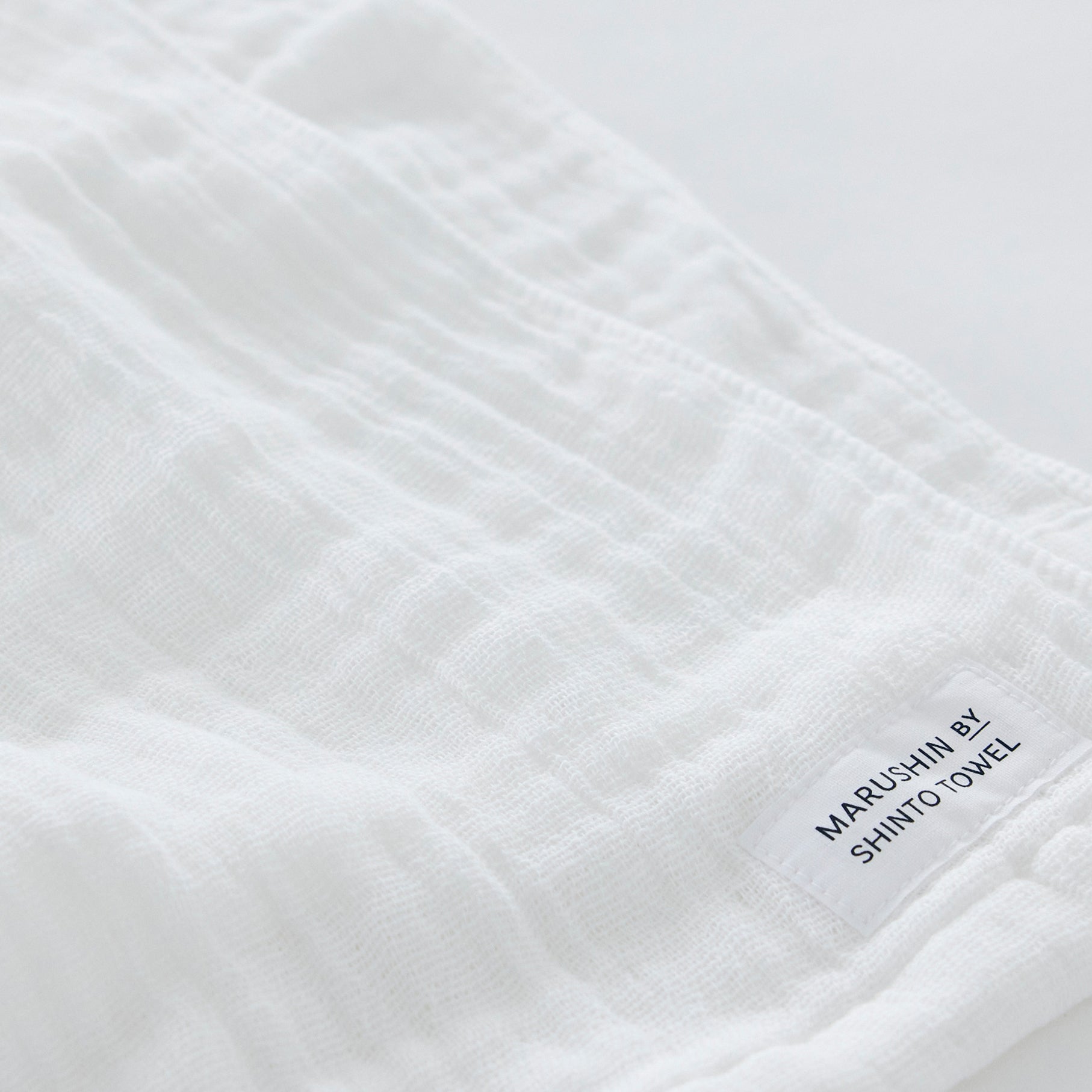 〈ランダムガーゼ〉ハンドタオル2枚（オフホワイト ⁄ ブルー）