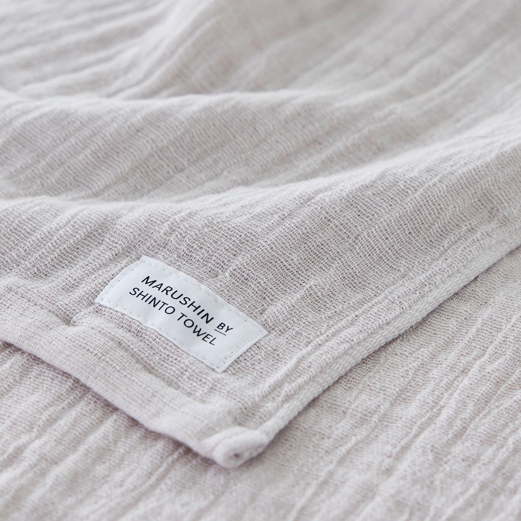 〈ランダムガーゼ〉ハンドタオル2枚（グレー ⁄ ピンクグレー）箱入り