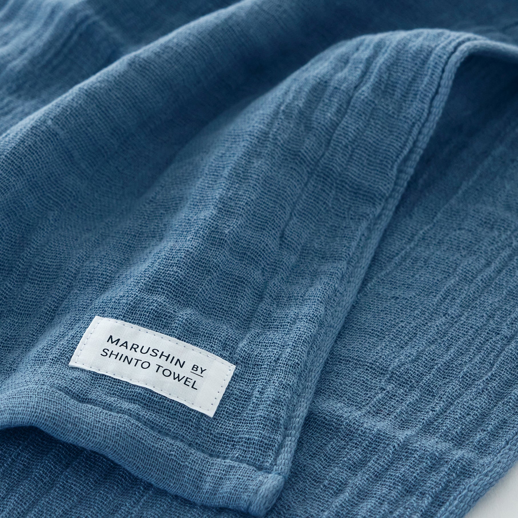 〈ランダムガーゼ〉ハンドタオル2枚（オフホワイト ⁄ ブルー）