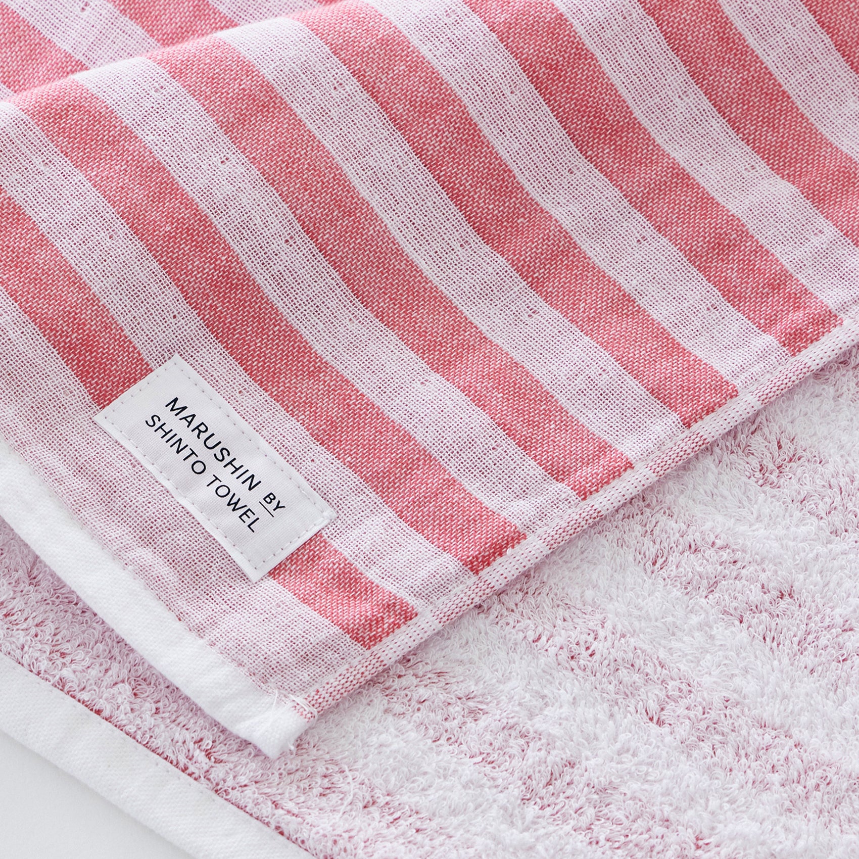 〈シマ-シングル〉ハンドタオル2枚（レッド ⁄ シャドウ）箱入り