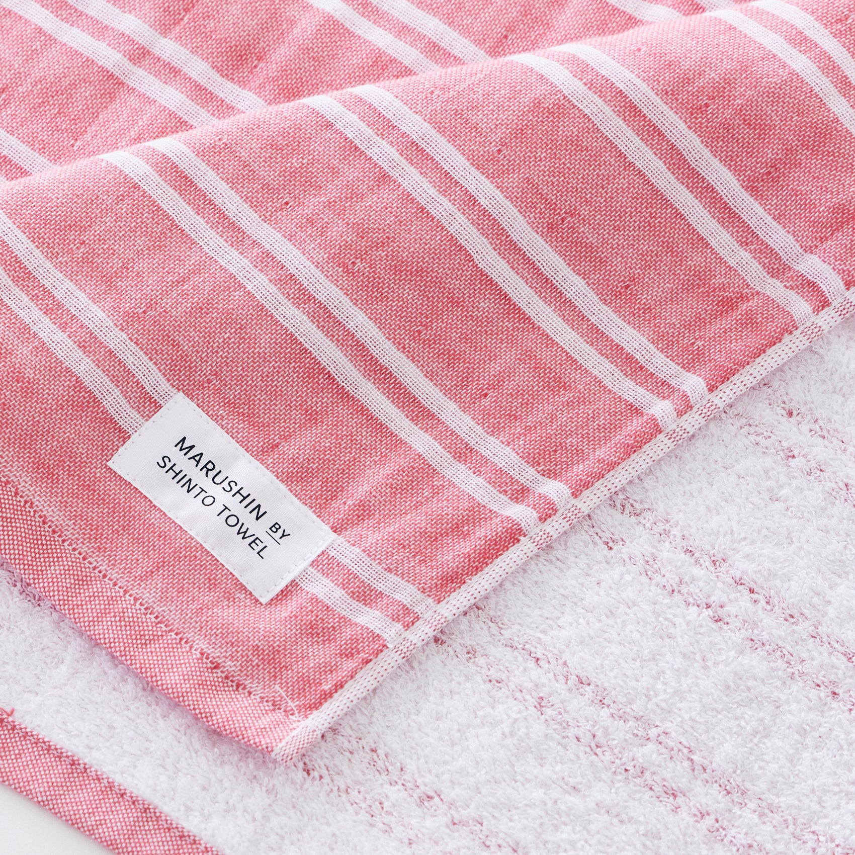 〈シマ-ダブル色地〉ハンドタオル2枚（レッド ⁄ フォレスト）箱入り