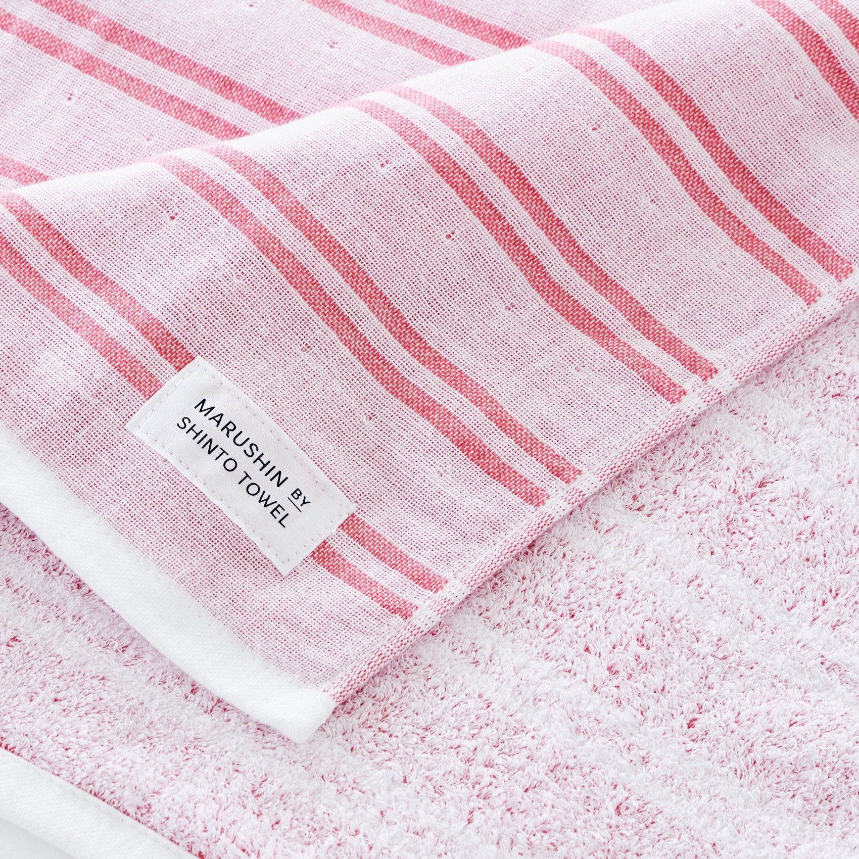 〈シマ-ダブル白地〉ハンドタオル2枚（レッド ⁄ フォレスト）箱入り