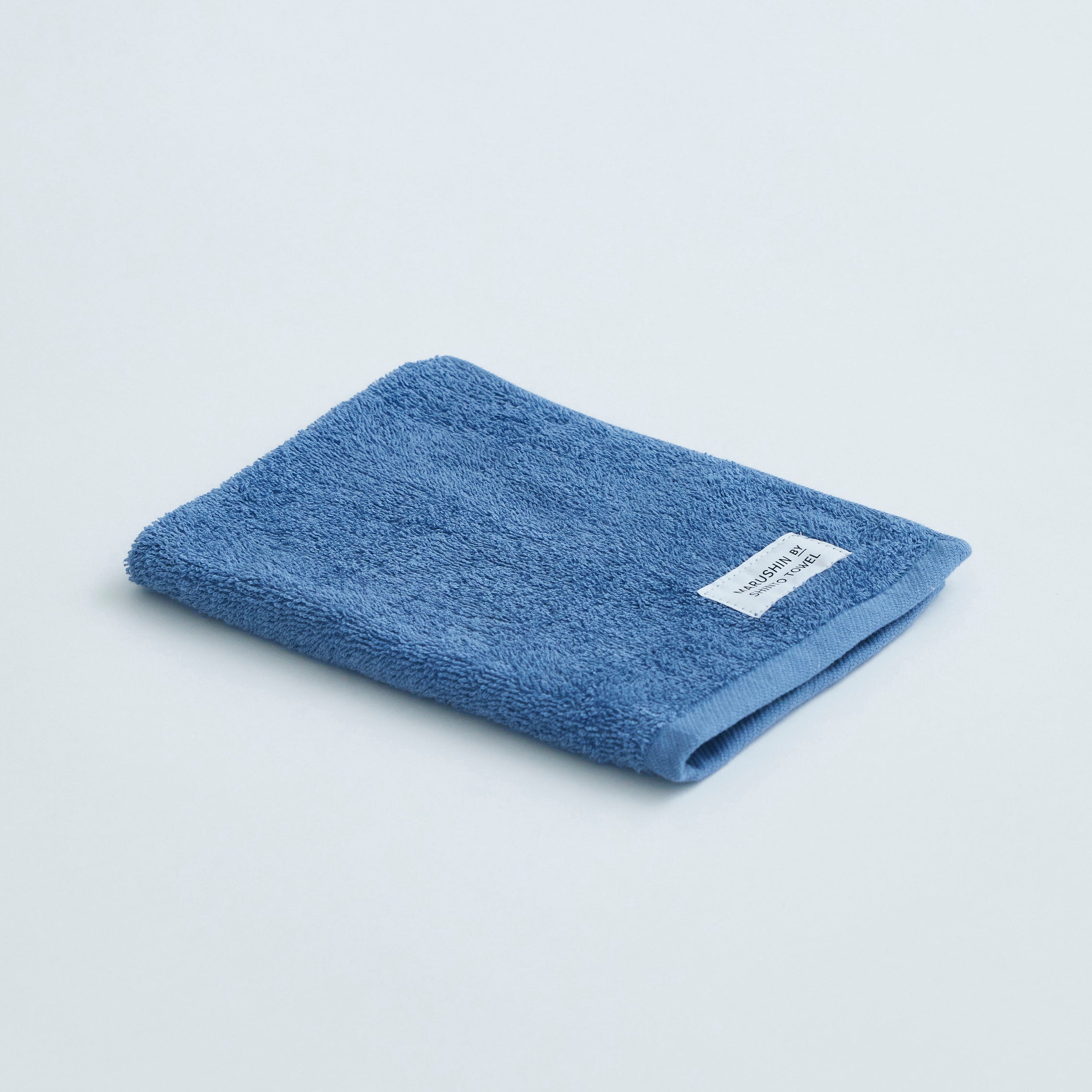 〈ユキネサラシ〉ハンドタオル2枚（オフホワイト ⁄ ブルー）箱入り