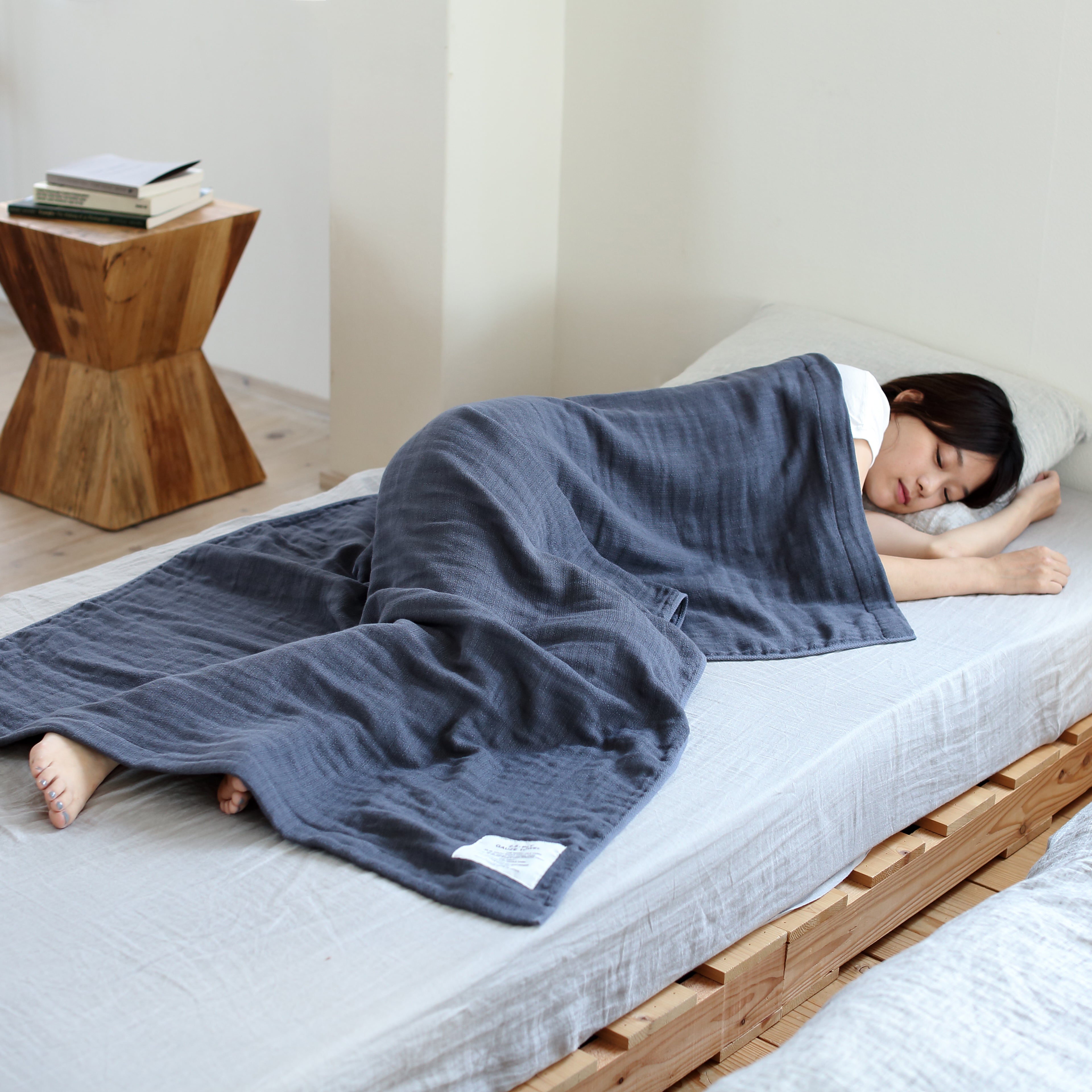 2.5-PLY GAUZE 大判バスタオル｜オーガニックコットン100%｜速乾性に優れ、変則的に織ることによって独特の風合いと肌触りに仕上げた、軽やかなガーゼタオル｜SHINTO TOWEL STORE